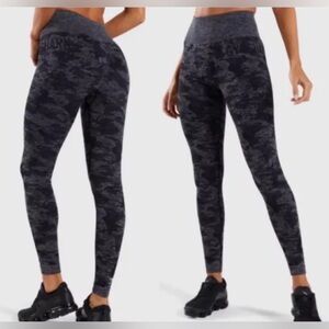 LIKE NEW Gymshark Camo Seamless Leggings Size Small
